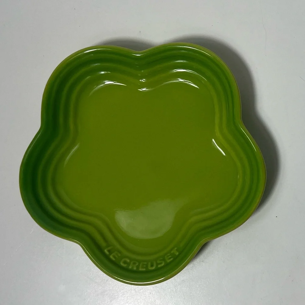 Le Creuset Stoneware Flower Petal Scalloped Trinket Dish Plate Tray